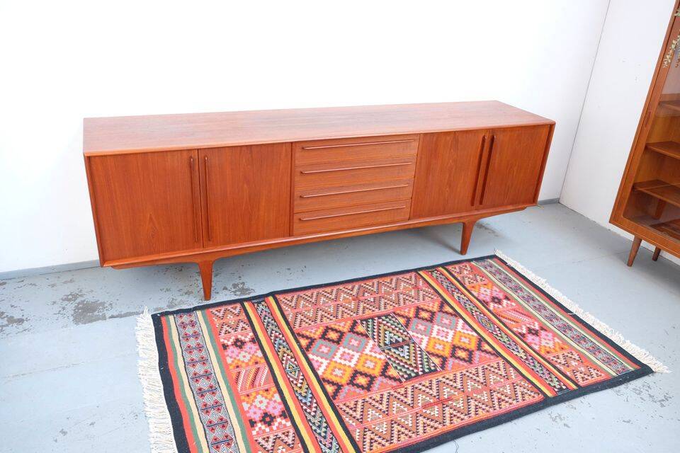 Teak sideboard in 60s/70s style, retro Danish vintage.