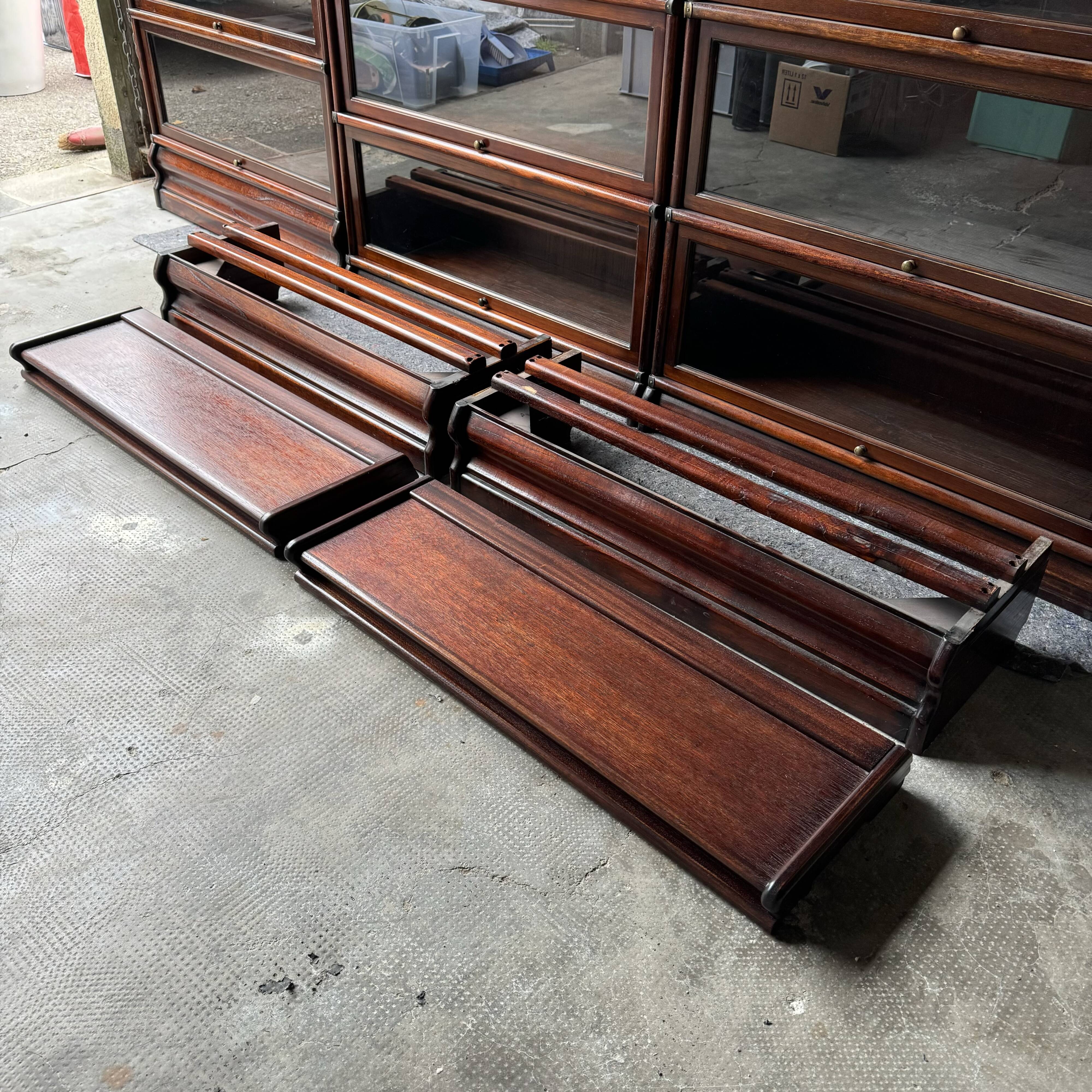 Bibliothèque 18 modules en acajou Globe Wernicke