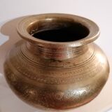 Pot à eau (vase) bénite antique en laiton d'Inde