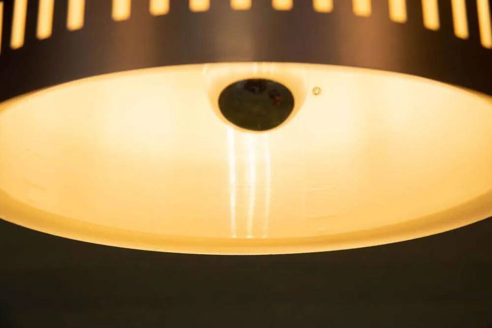 Minimalist 1970s aluminium suspension, mid-century light fixture.