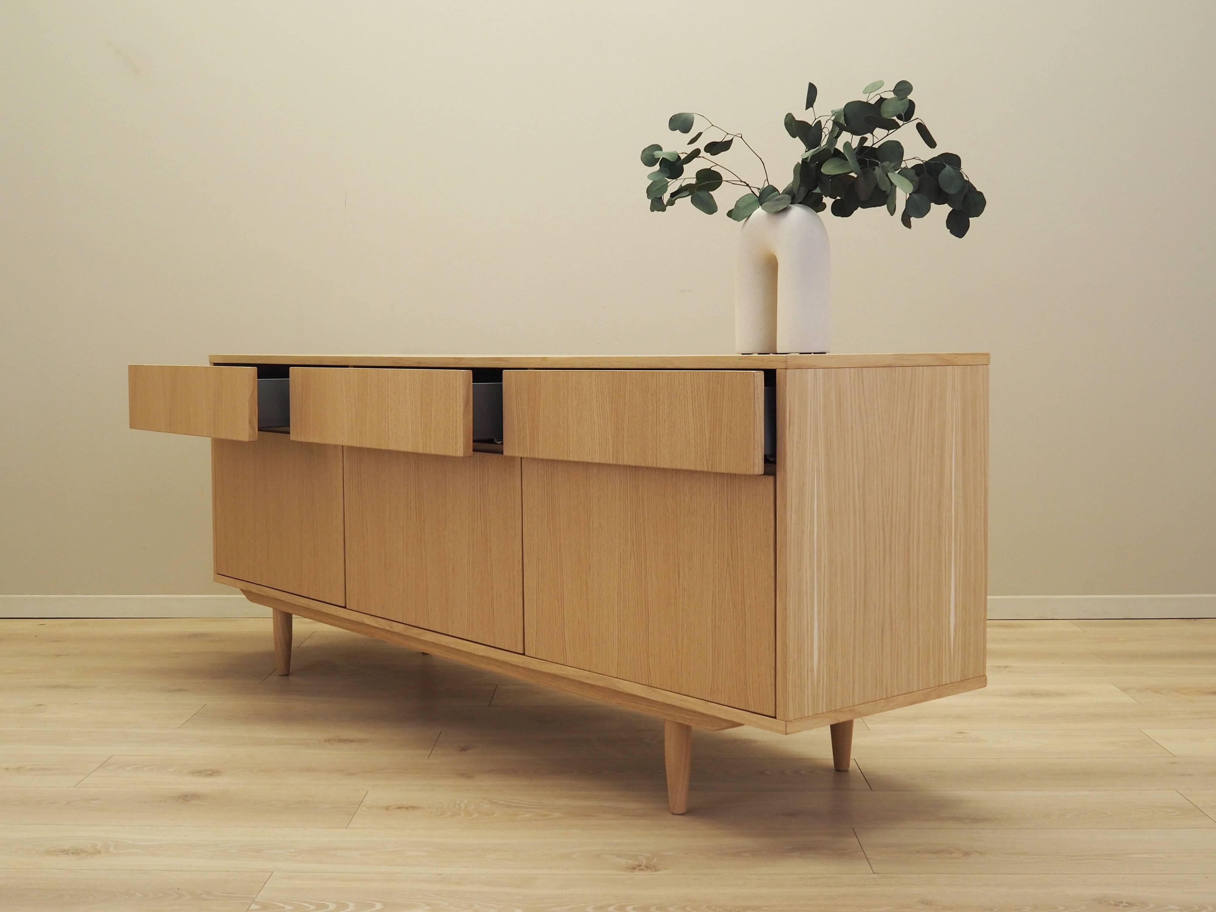 Commode en chêne, design scandinave