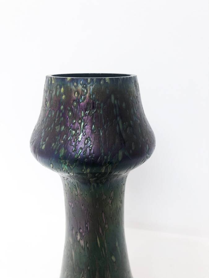 Iridescent green and purple glass paste vase – 20th century