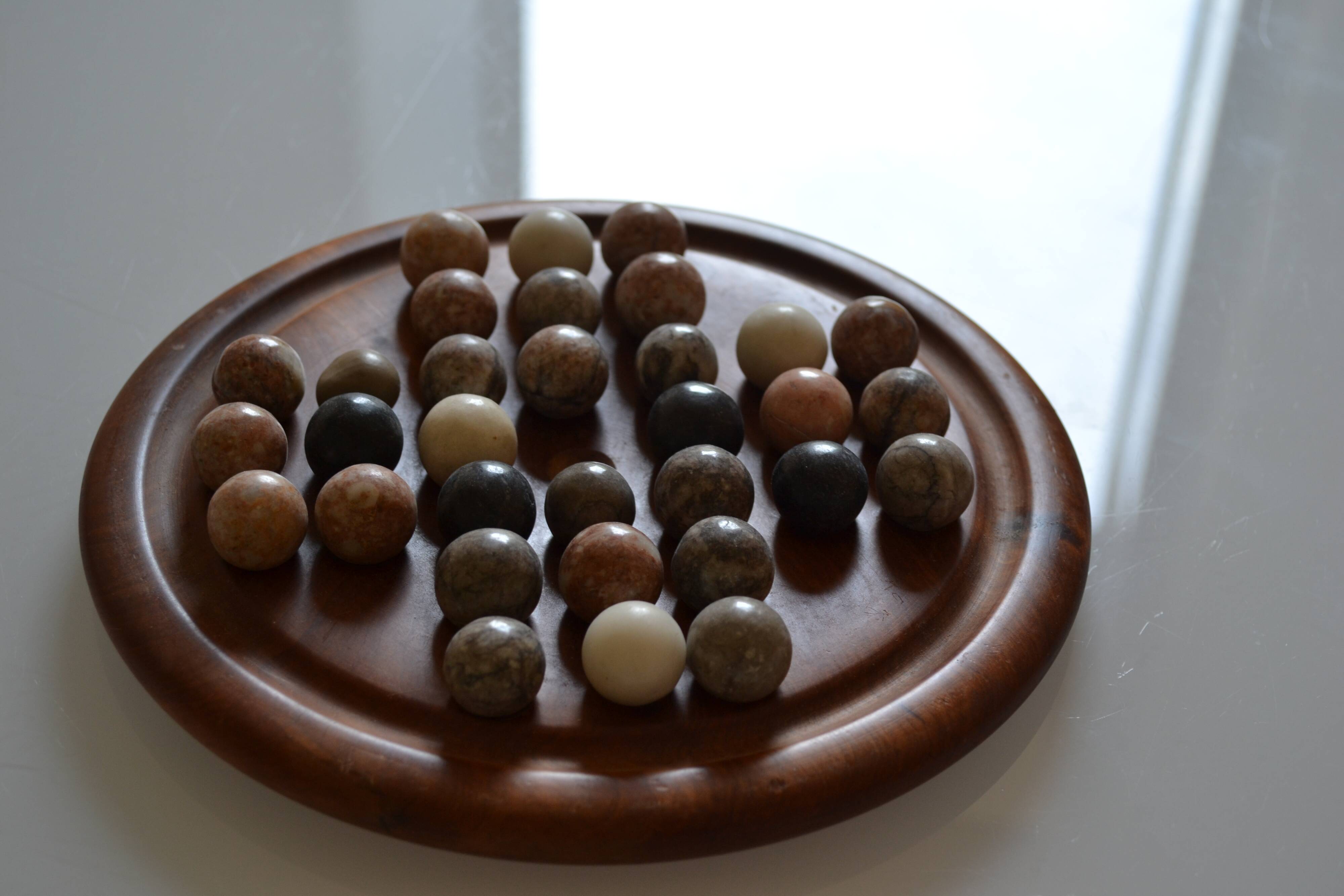 Solitaire game in exotic wood and semi-precious stones