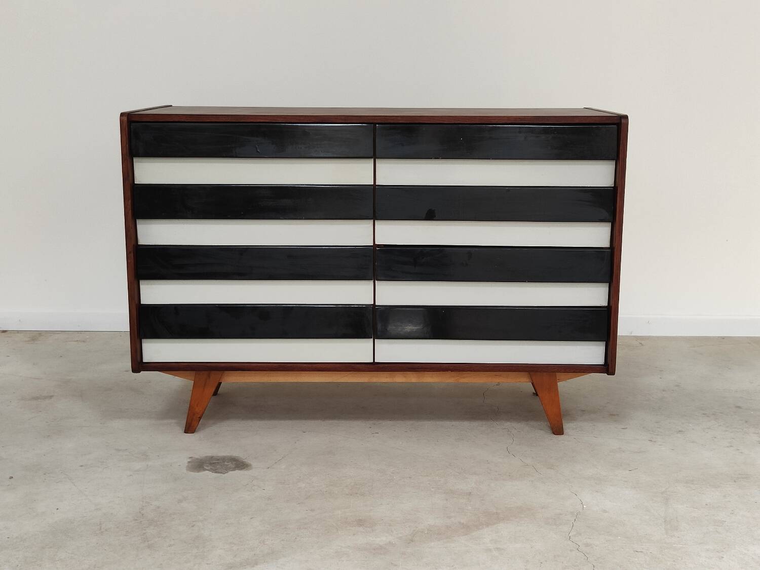 Commode U-453 noire par Jiri Jiroutek pour Interier Praha 1960