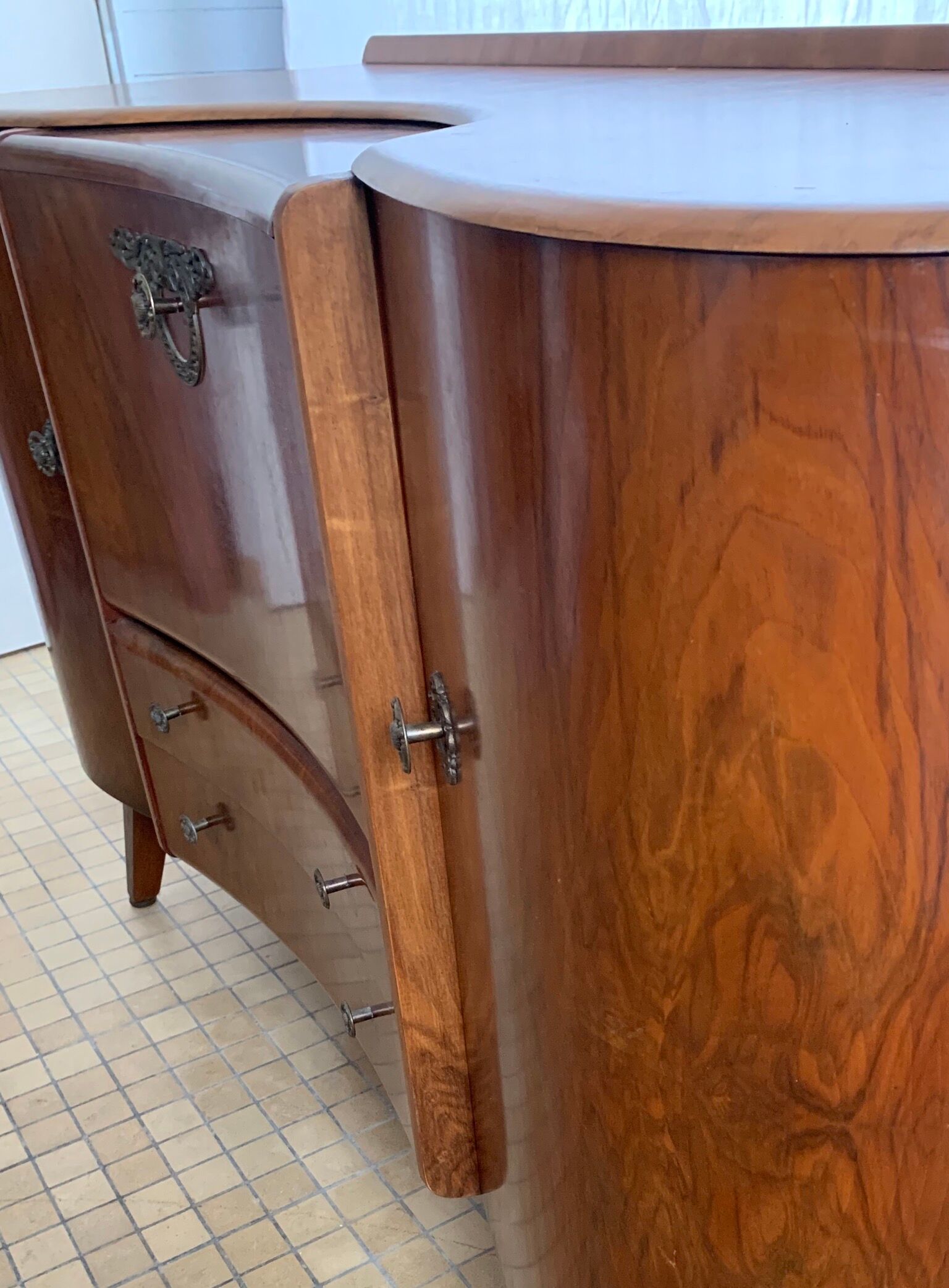 Art Deco bar