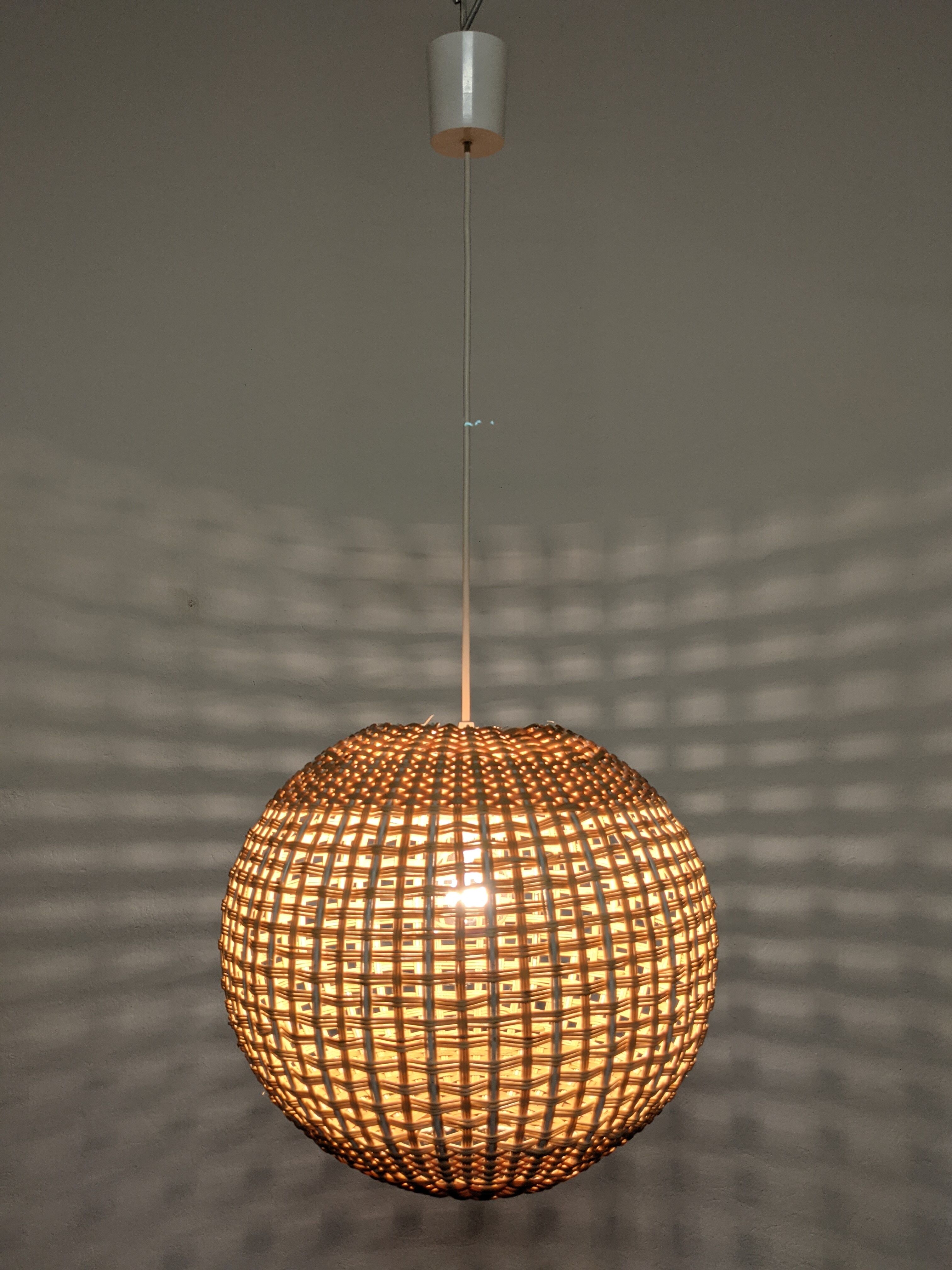 Vintage rattan ball suspension