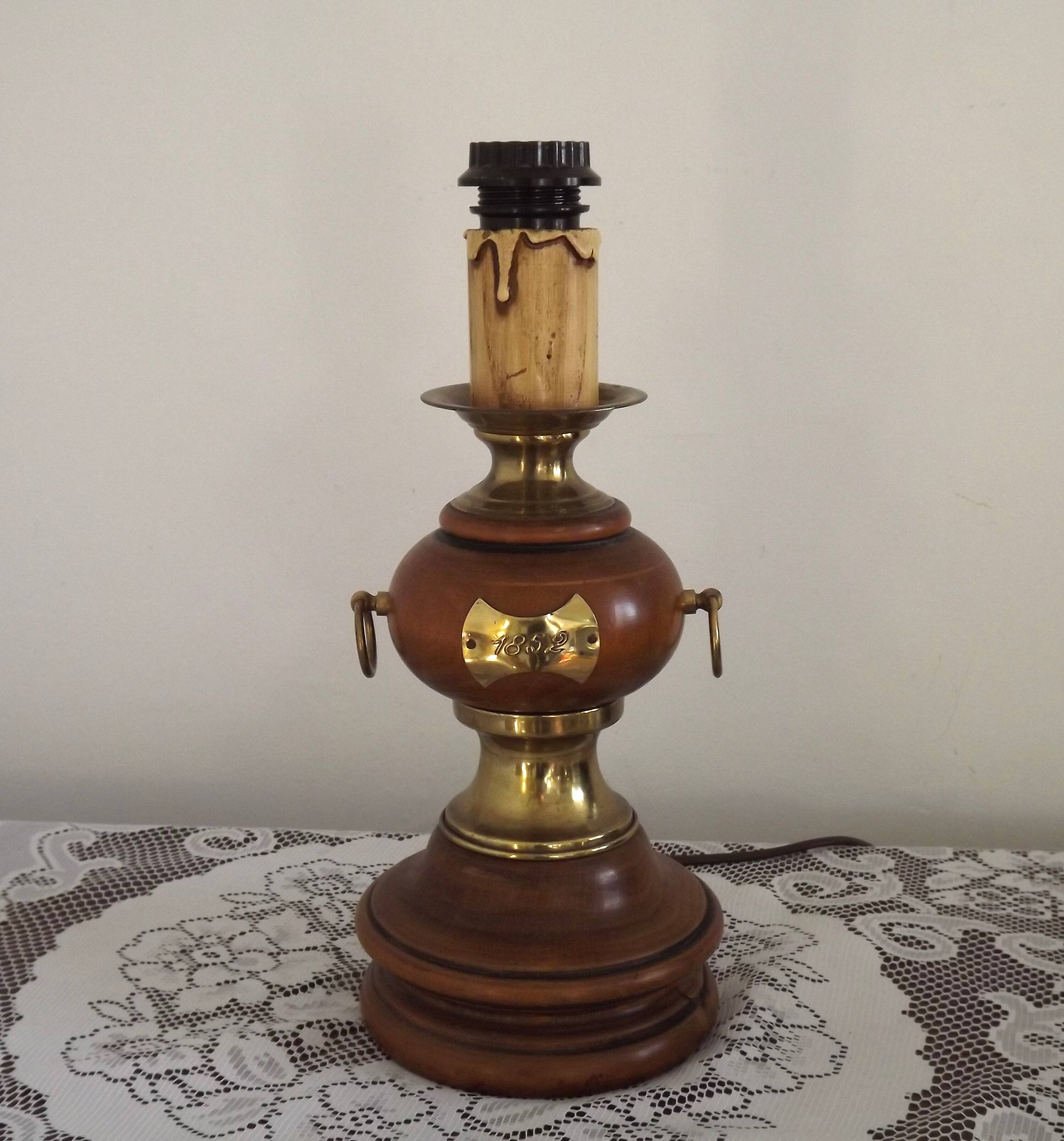Turned wooden floor lamp with label and golden handles 1852