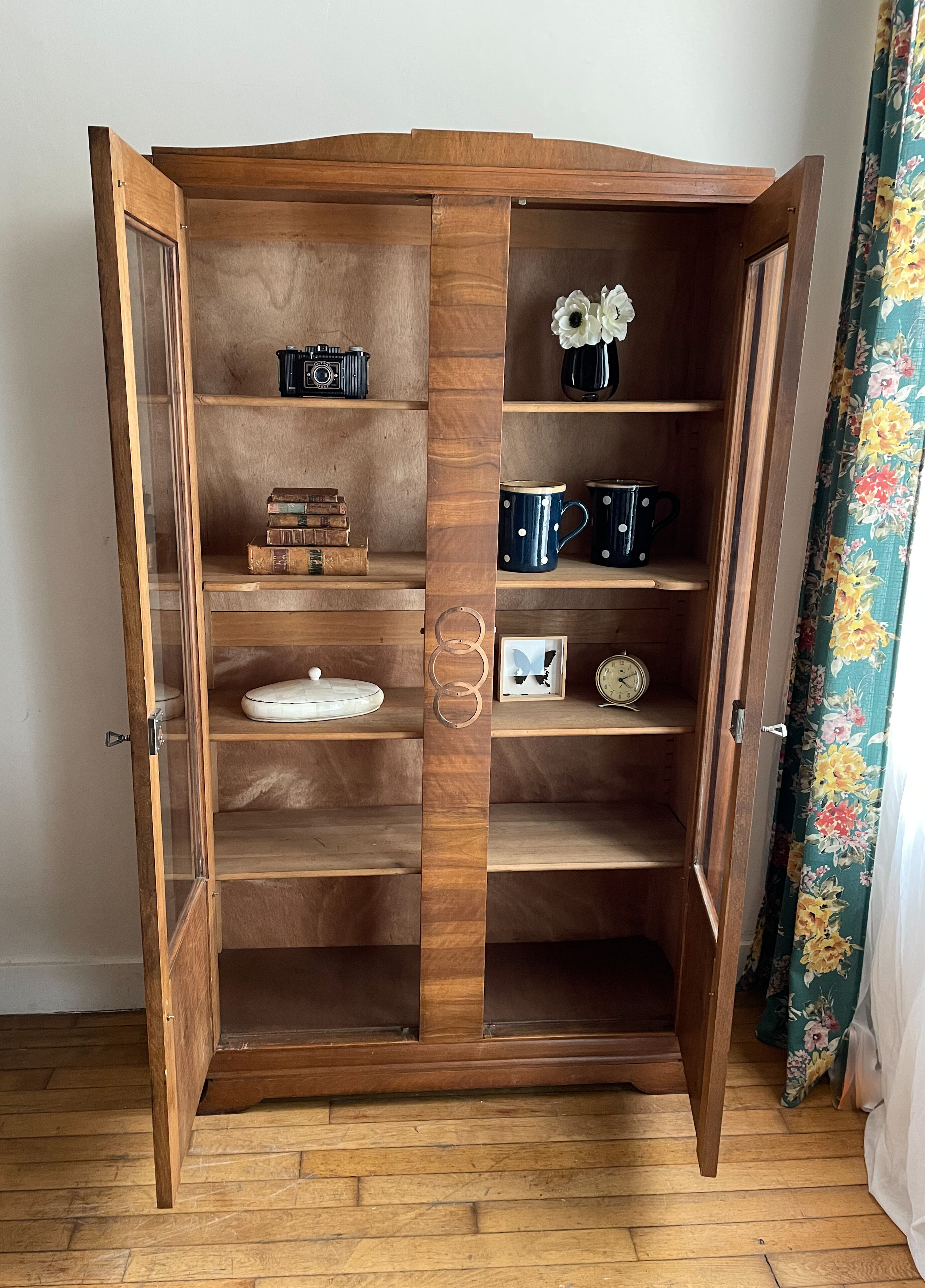 Art Deco glass cabinet