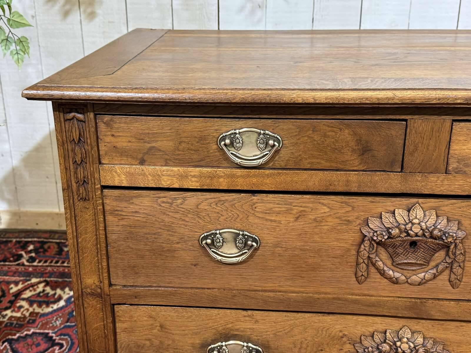 Commode en chêne début XXème