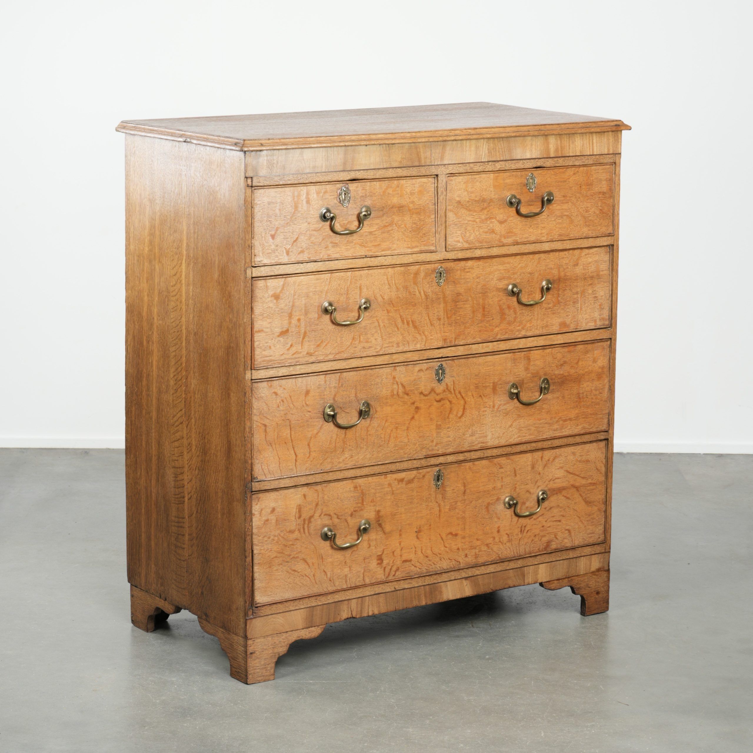 Large antique English blonde oak chest of drawers from the 18th century