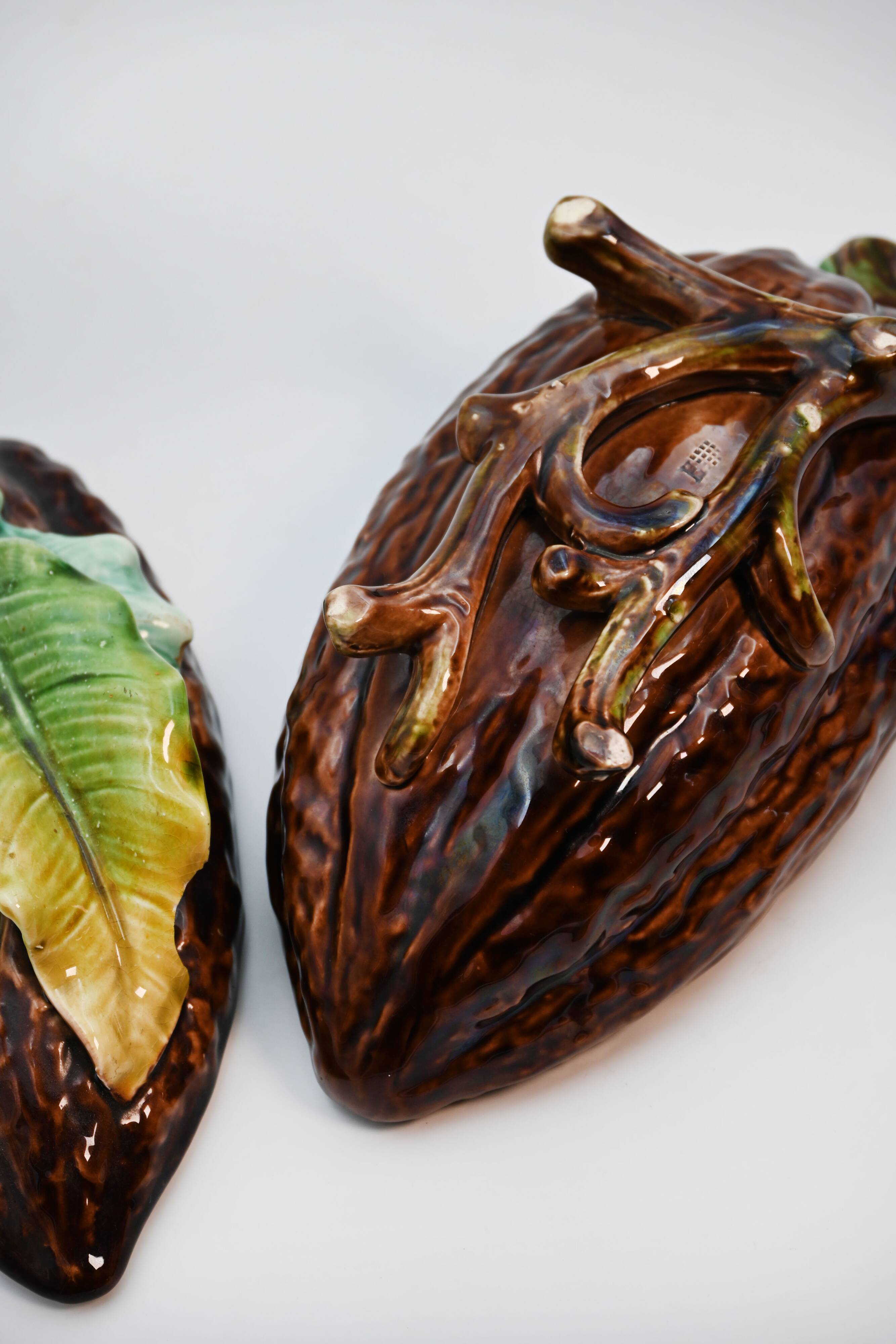 Ceramic cocoa pod