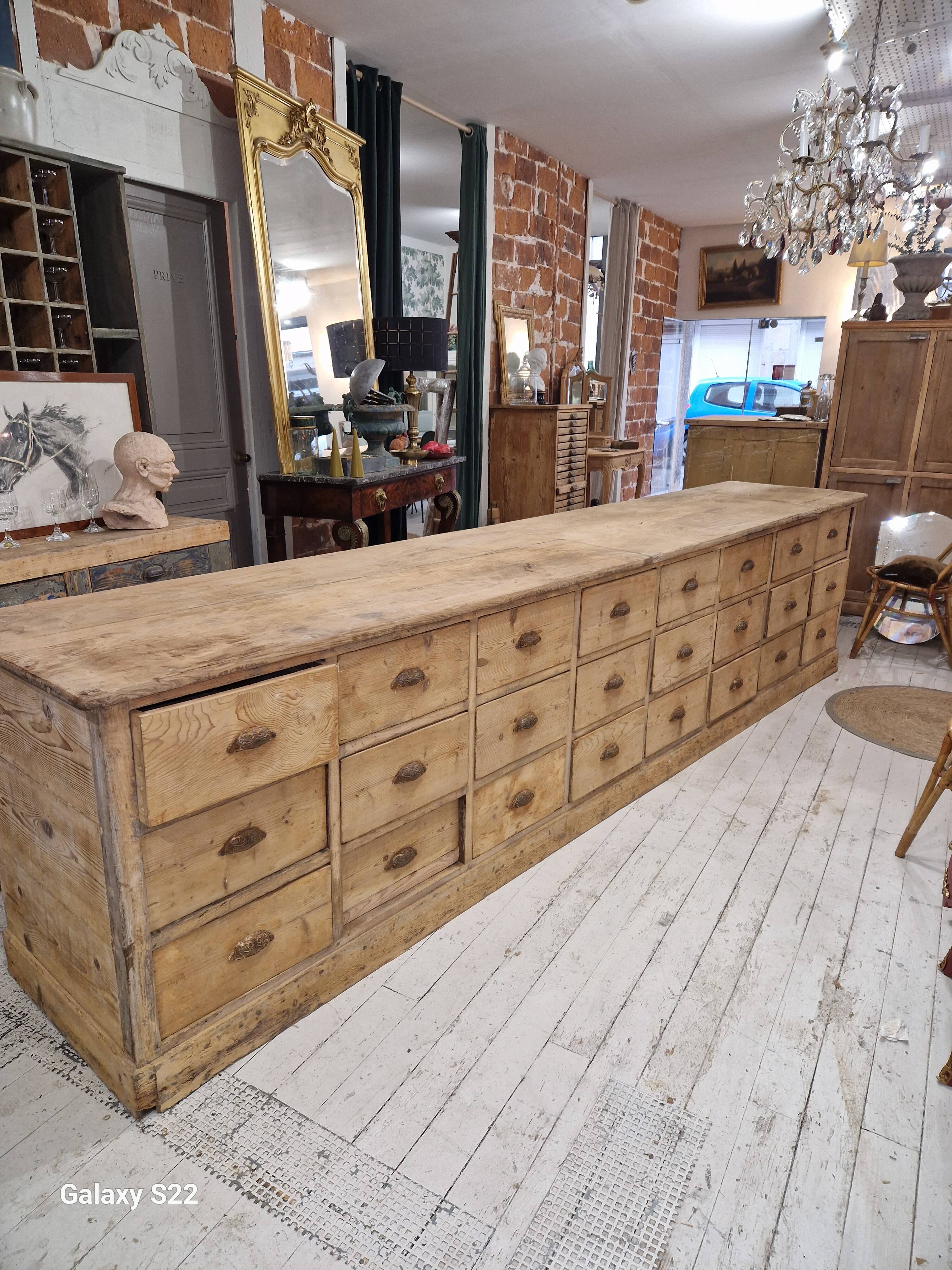 banque en pin 24 tiroirs