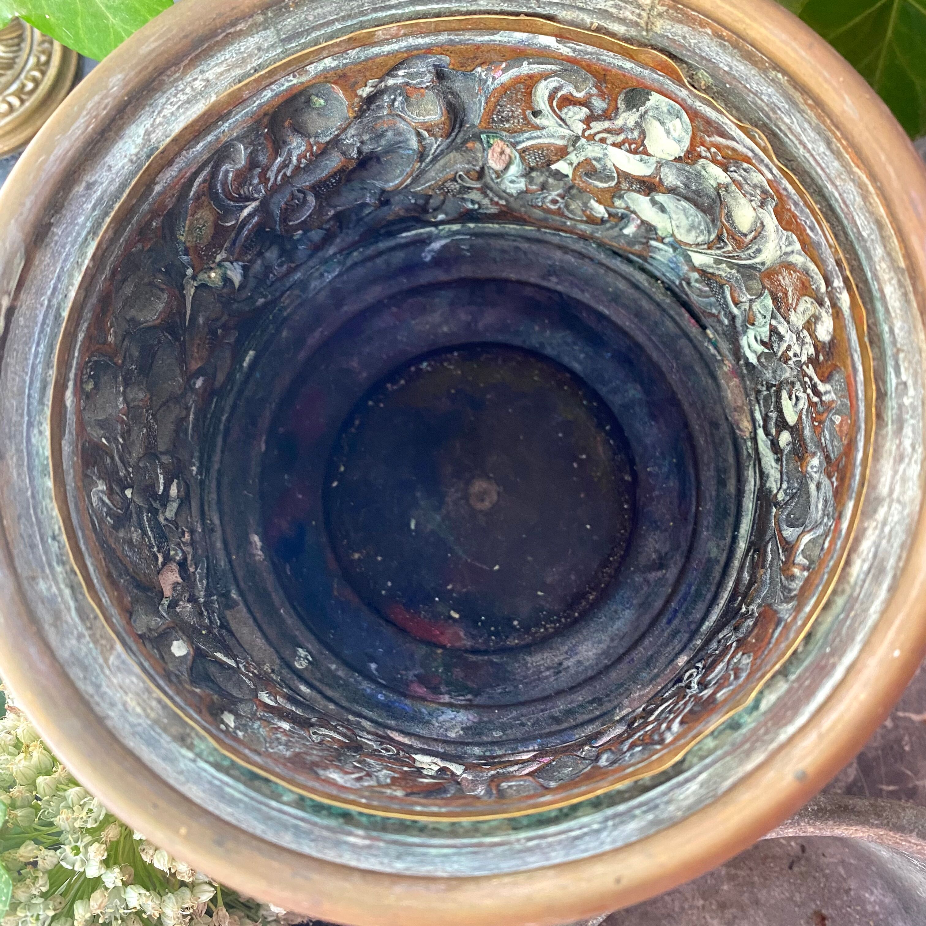 Pair of caches pots in brass repelled nineteenth century