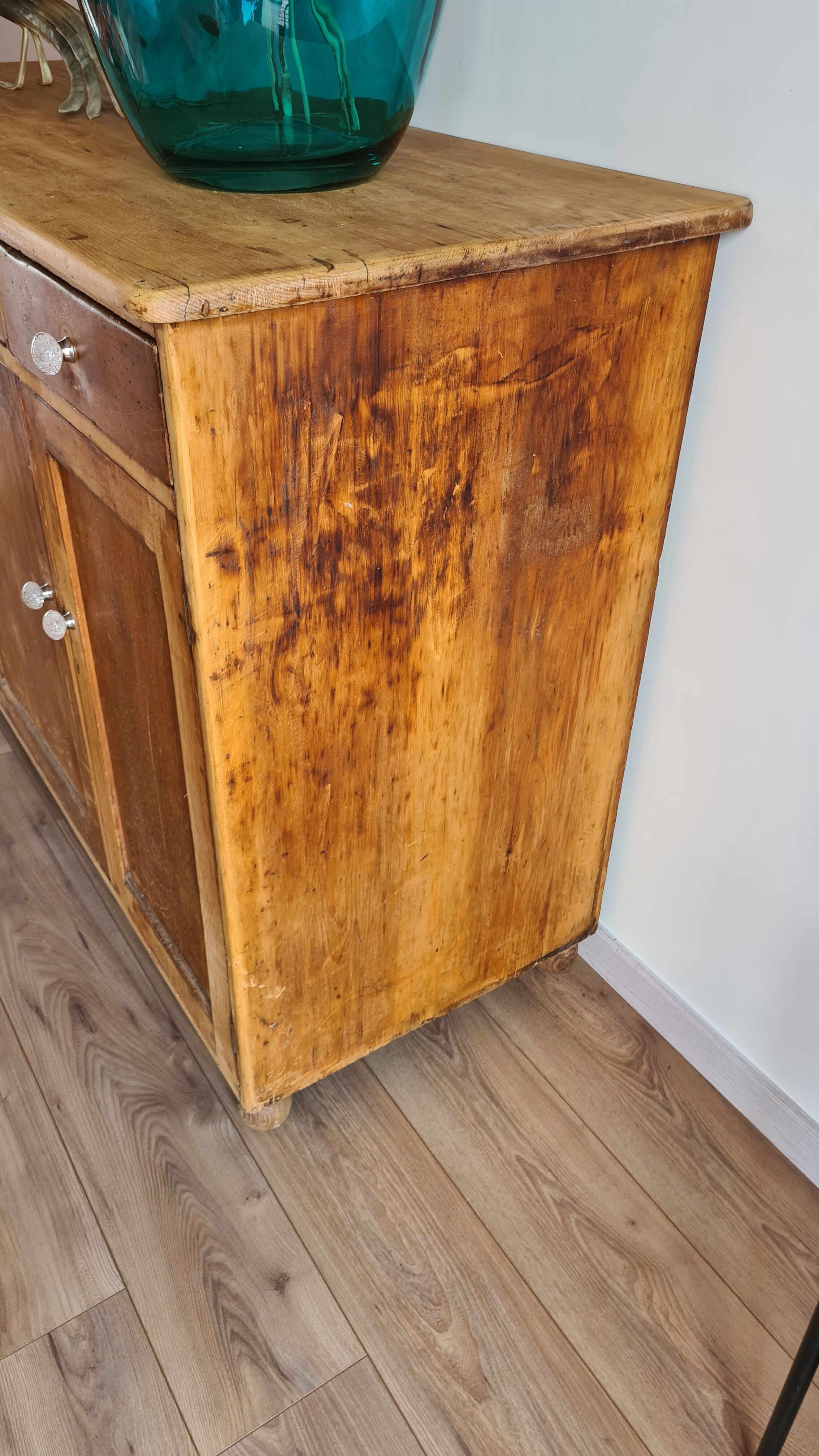English buffet in pine of the nineteenth century