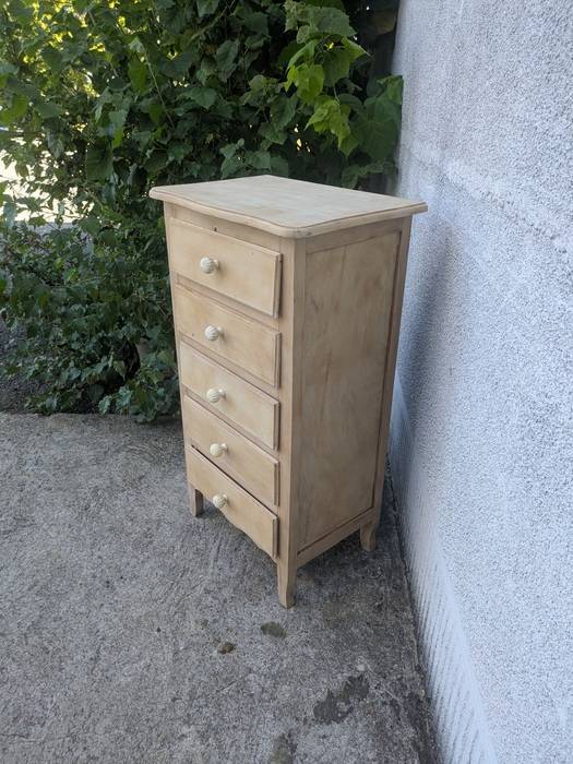 Natural wood chest of drawers