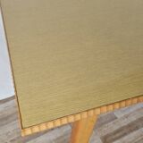 Table à manger des années 1950 en érable avec bord travaillé