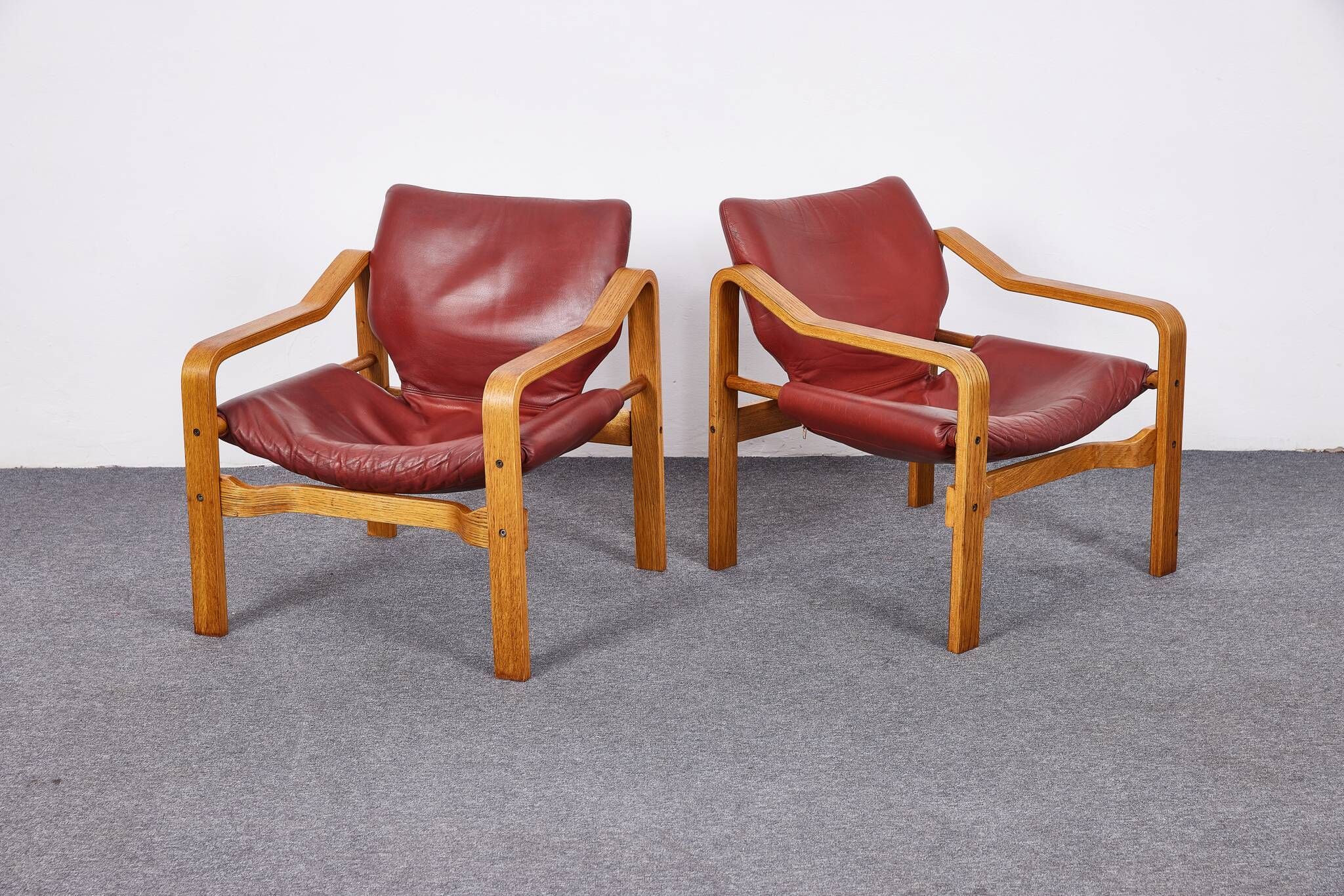 Vintage, Leather and Plywood Andy Armchairs by Janos Bodnar, Hungary, 1977, Set of 2