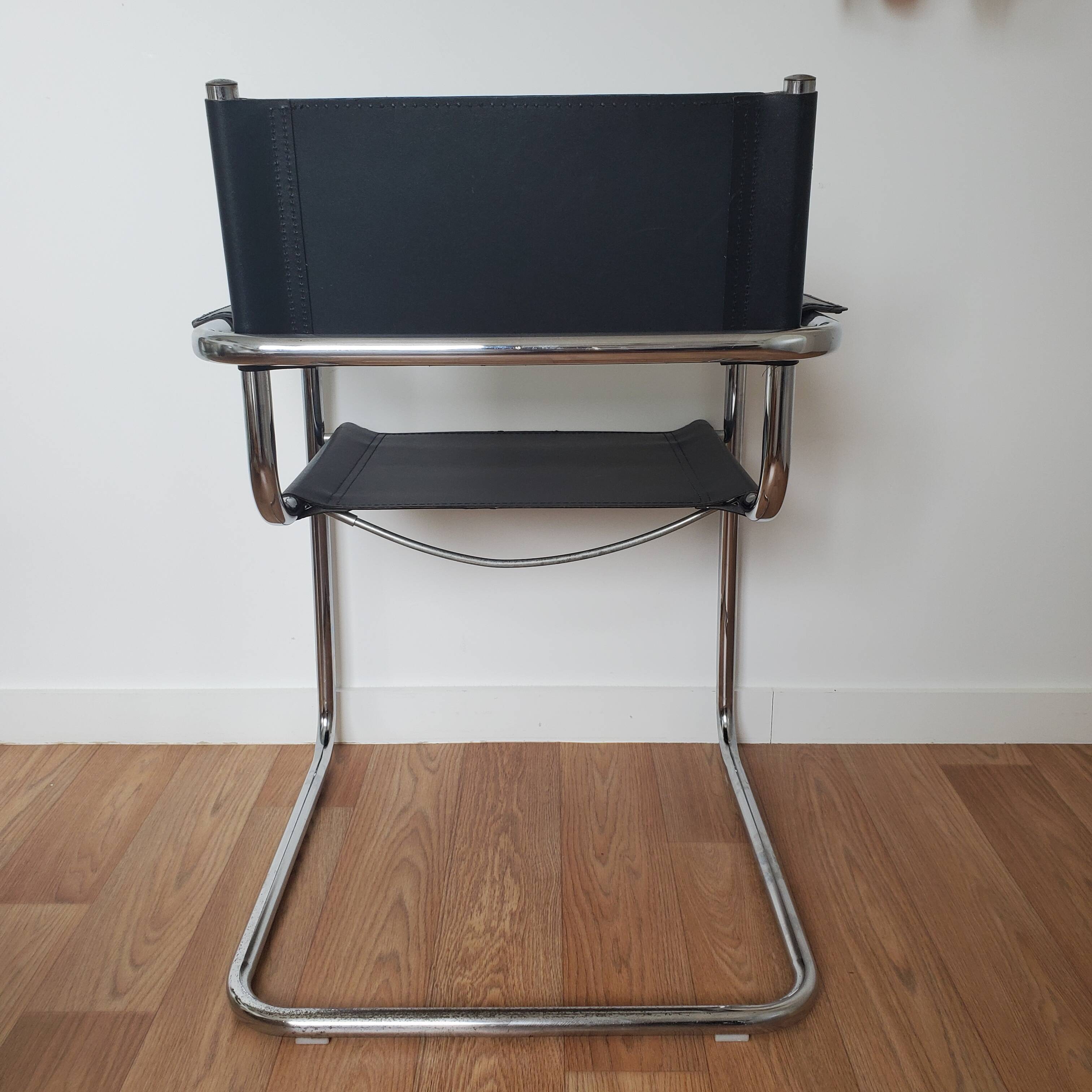 Pair of armchairs in chrome and black leather
