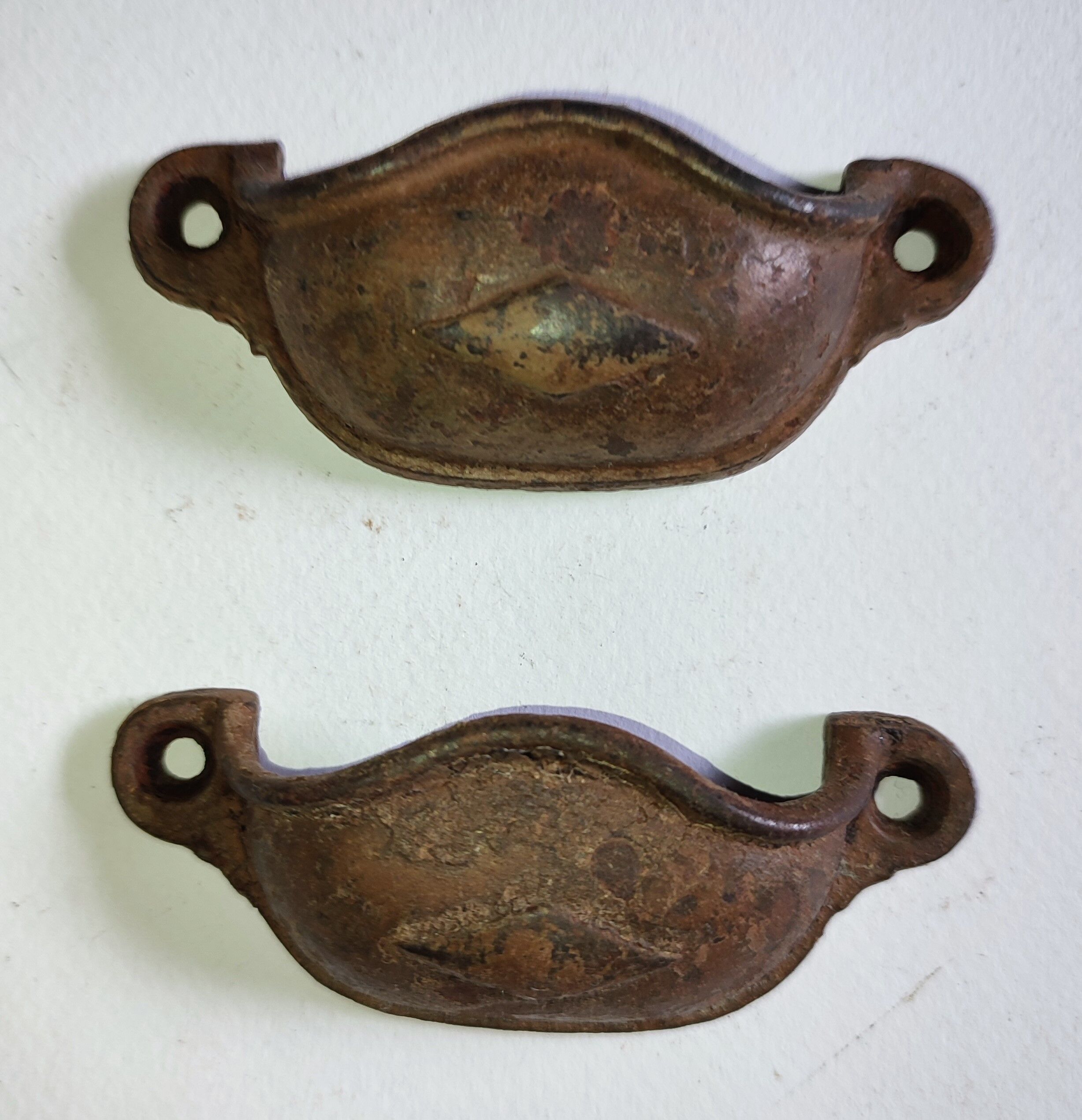 Pair of handles "Shell" in vintage cast iron