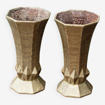 Paire de vases cornet en fonte, art déco