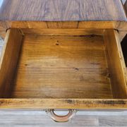 Tables de chevet en noyer Art Déco avec porte et tiroir