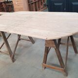 Table ancienne sur tréteaux