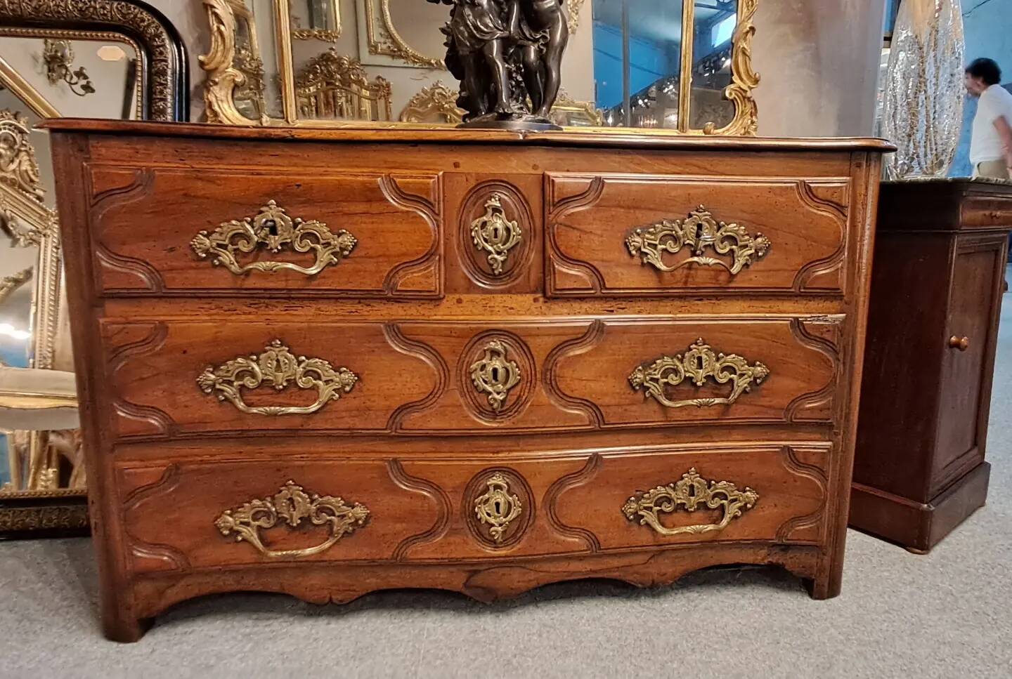 18th century walnut chest of drawers