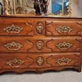 Commode en noyer XVIII