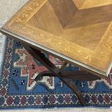 Table basse anglaise en marqueterie, années 50