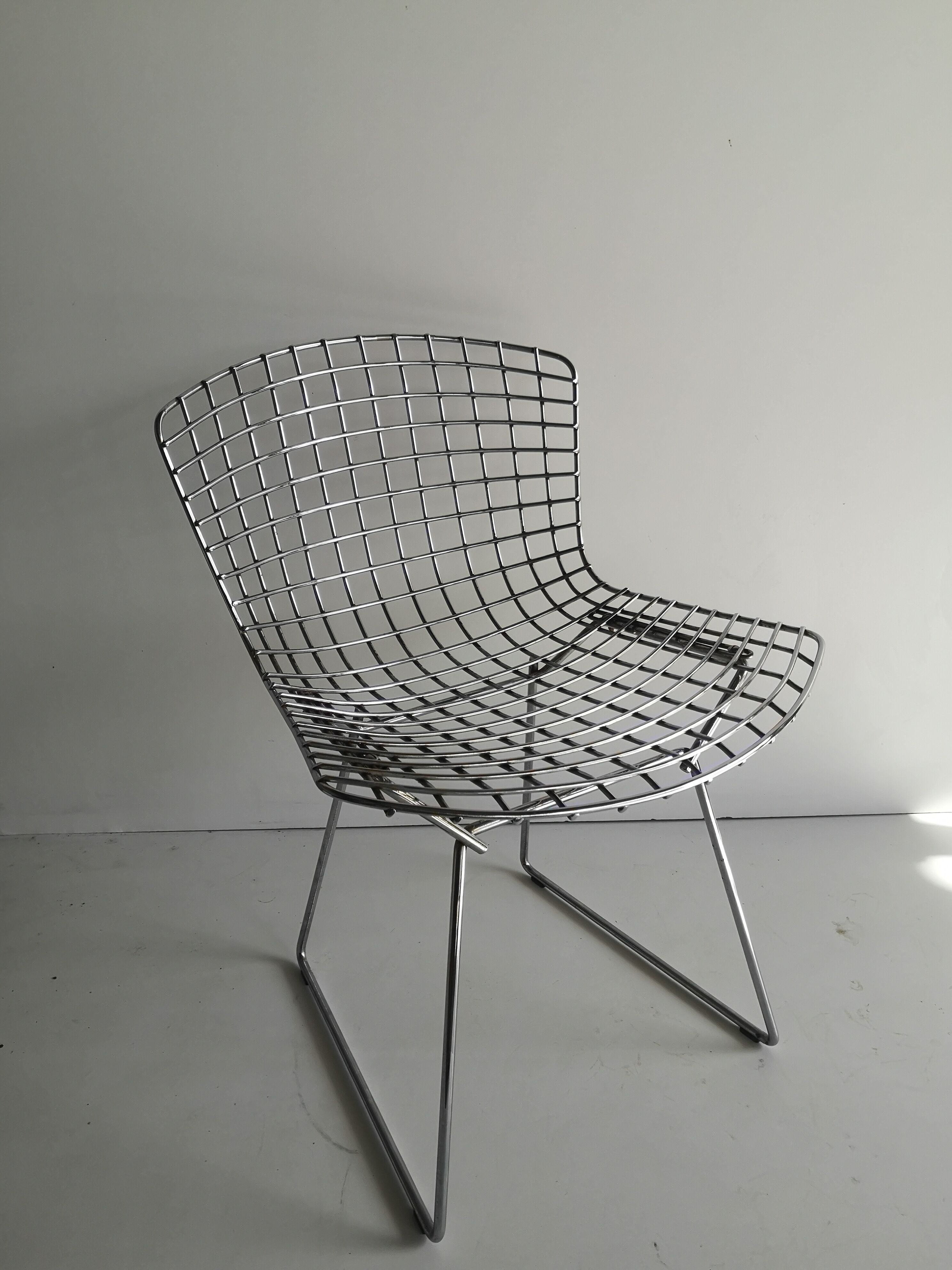 Harry Bertoia chrome wire chairs, Knoll edition