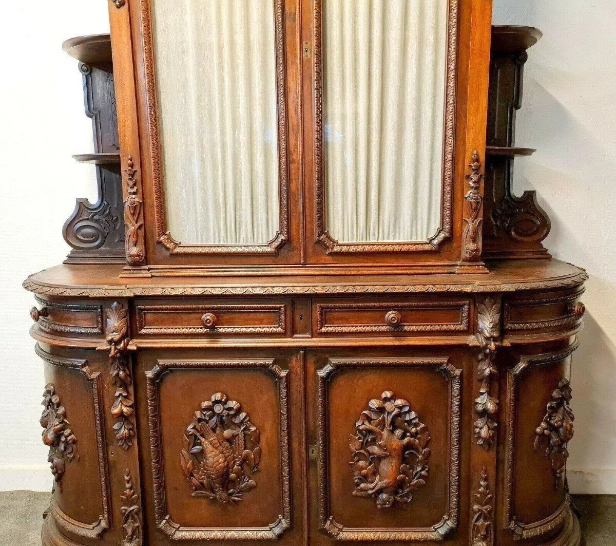 Important two-body buffet from a hunting lodge in carved walnut, Renaissance style.