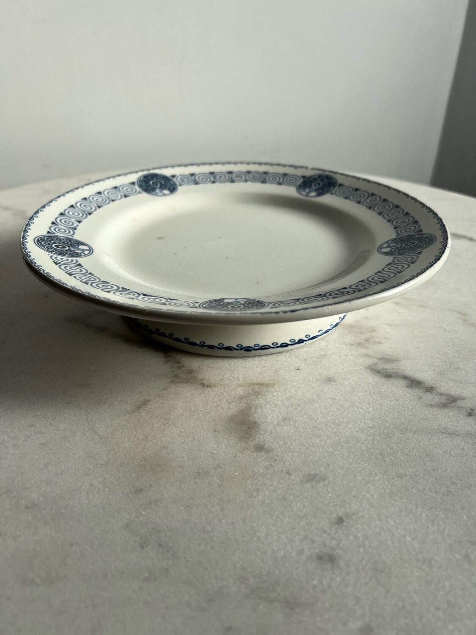 Presentation dish of the compote type Mireille St Amand