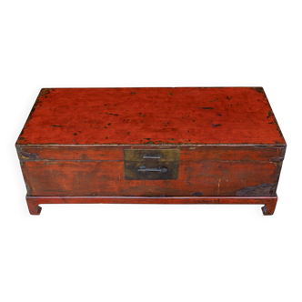 Coffre ancien chinois sur socle
