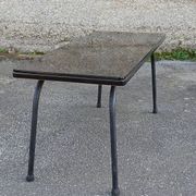 Table basse années 50 en opaline noire