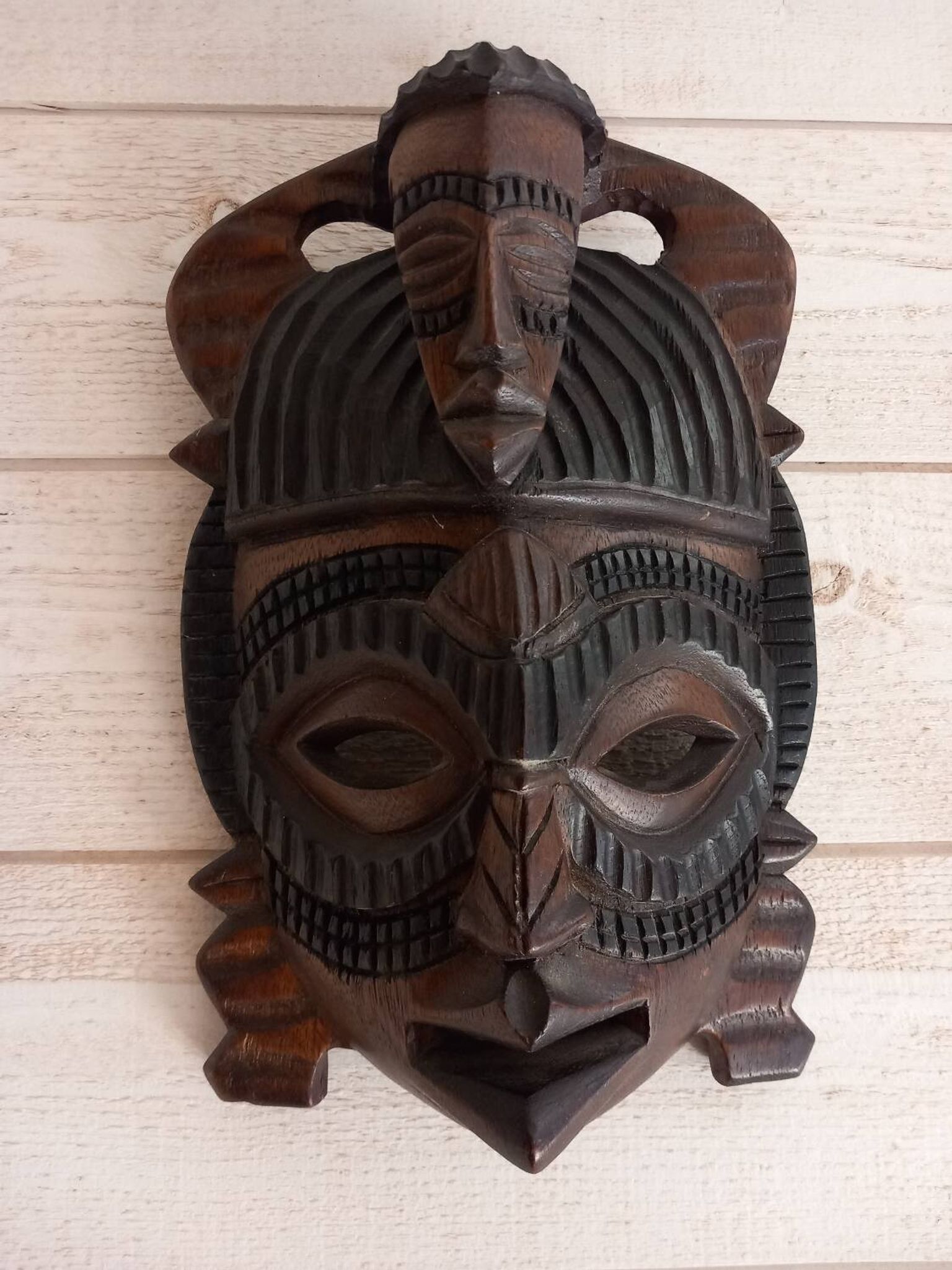 Masque tribal en bois