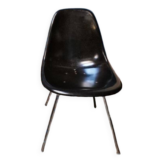 Eames Herman Miller chair in very good condition