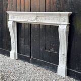 Cheminée De Style Louis XVI En Marbre De Carrare Très Finement Sculptée Ver