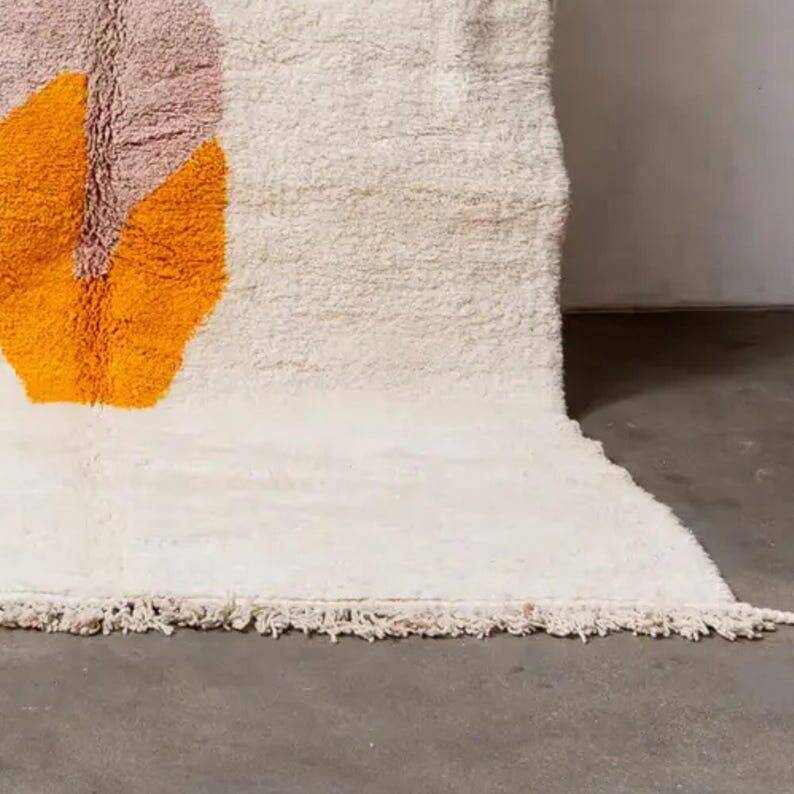Traditional handwoven Berber rug, size 150 x 250 cm