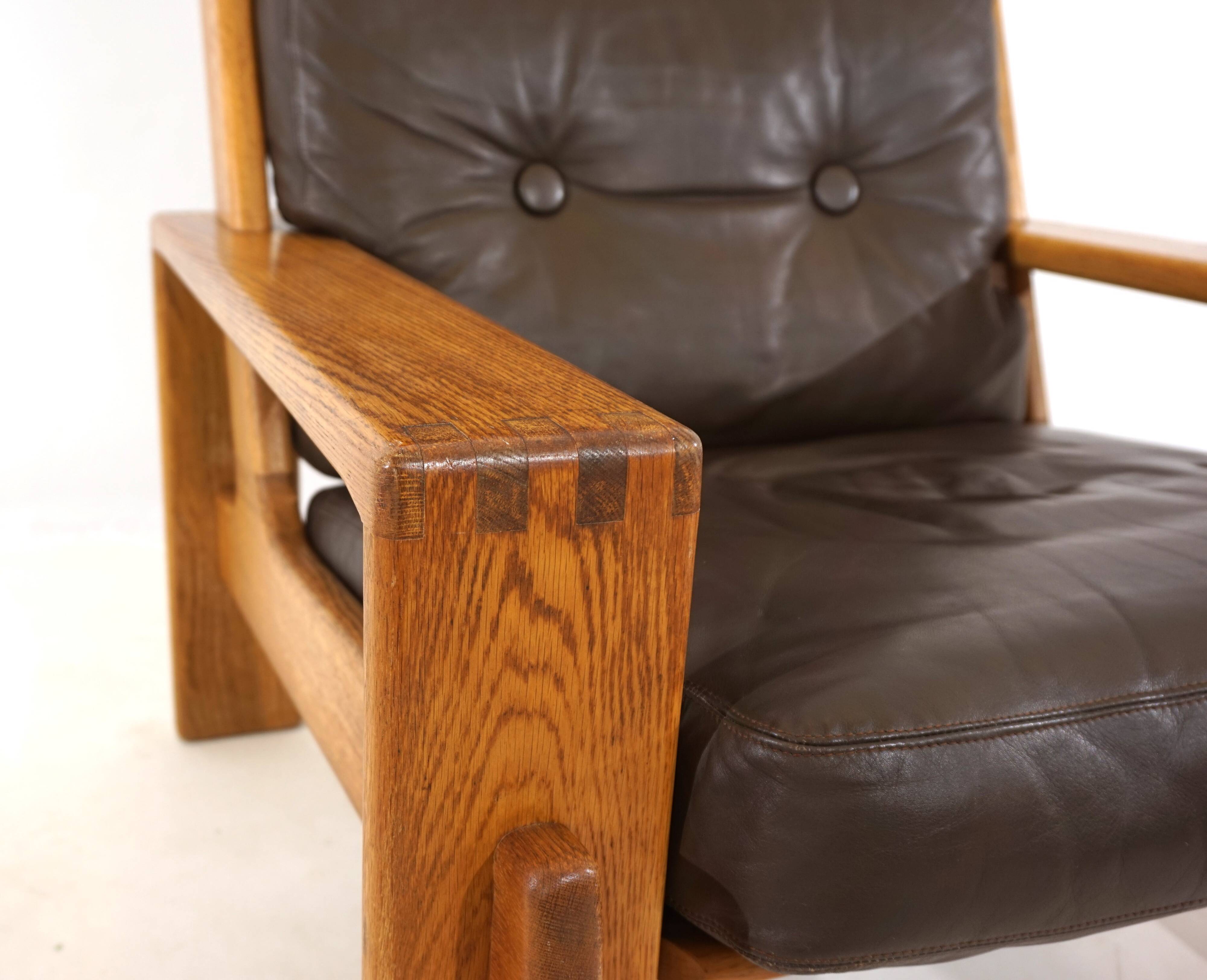 Fauteuil en cuir marron à dossier haut Asko Bonanza par Esko Pajamies