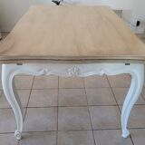 Extendable cherry wood table