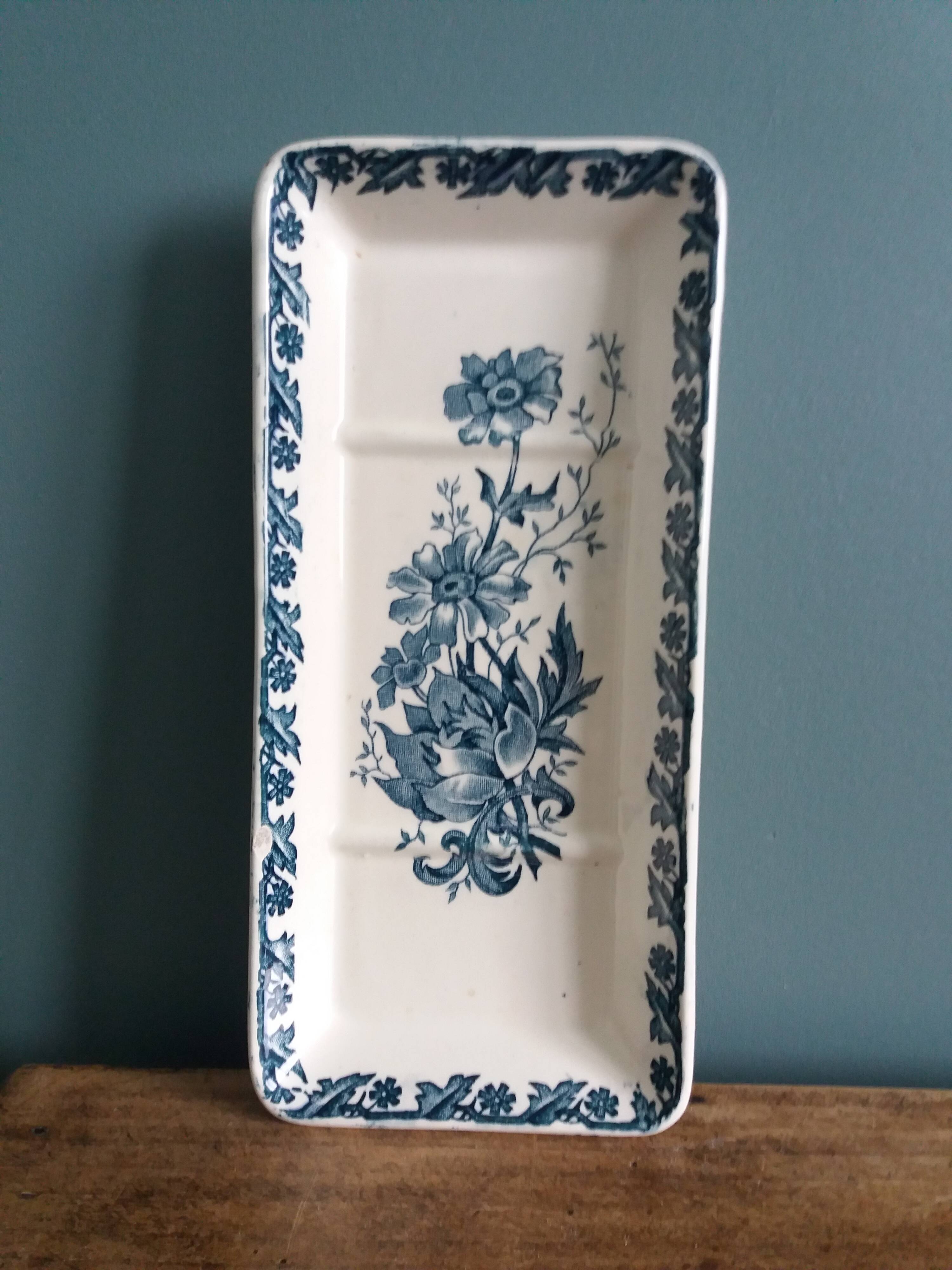 Saint Amand Terre de fer soap dish pocket with blue Anemone decor