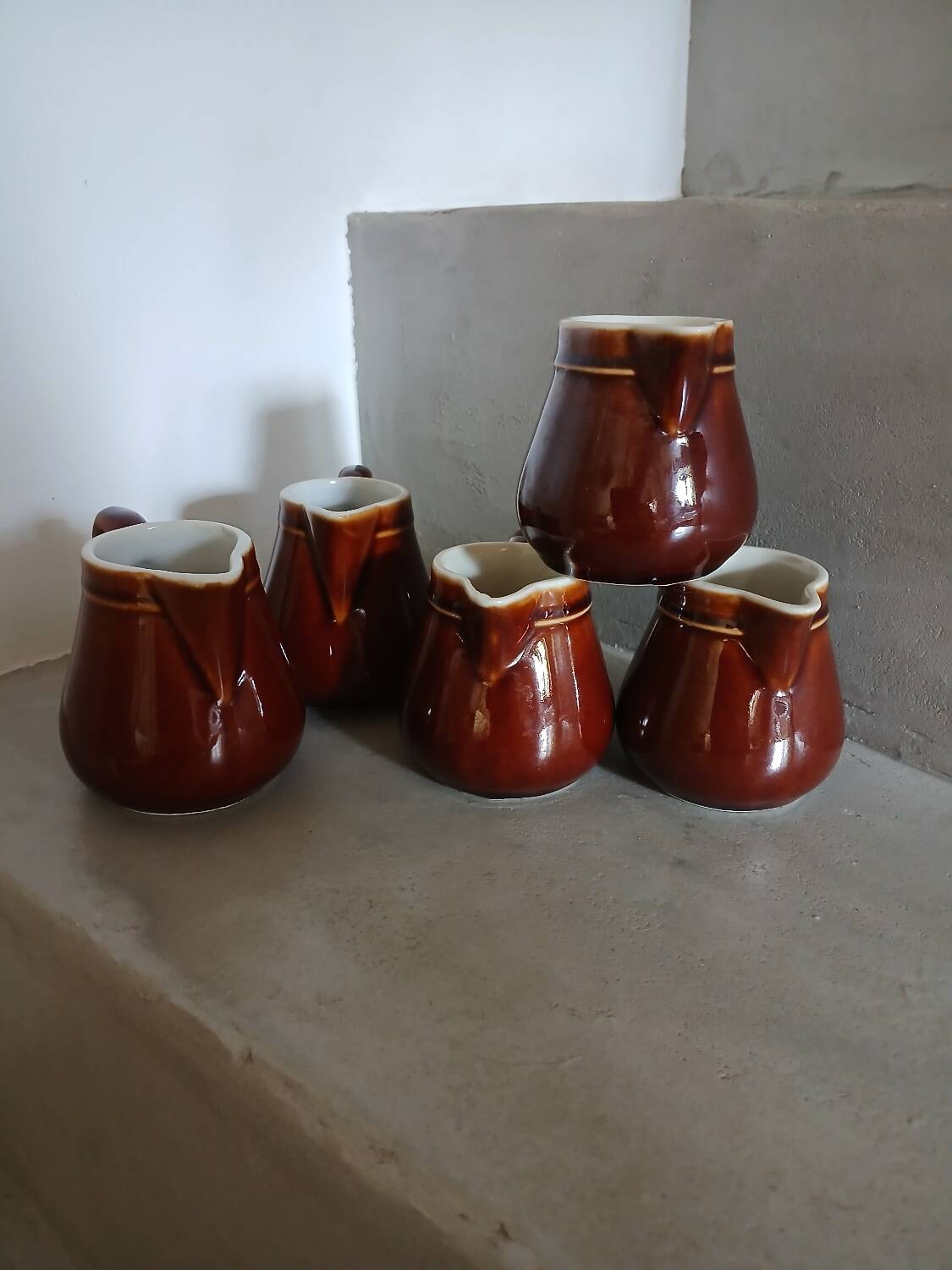 5 small milk pots/bistro cream