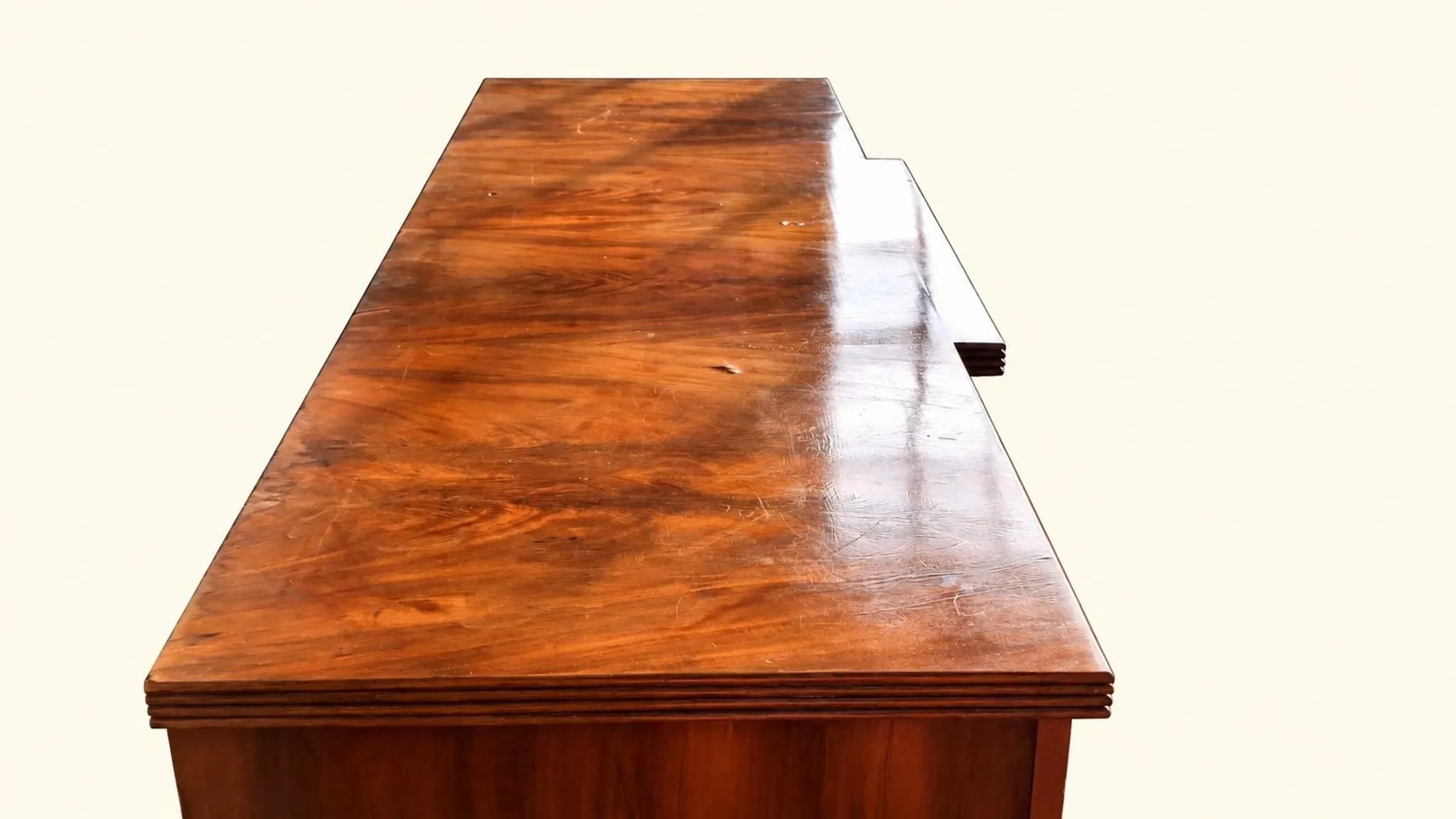 Large buffet in flame mahogany, William IV / Regency columns.