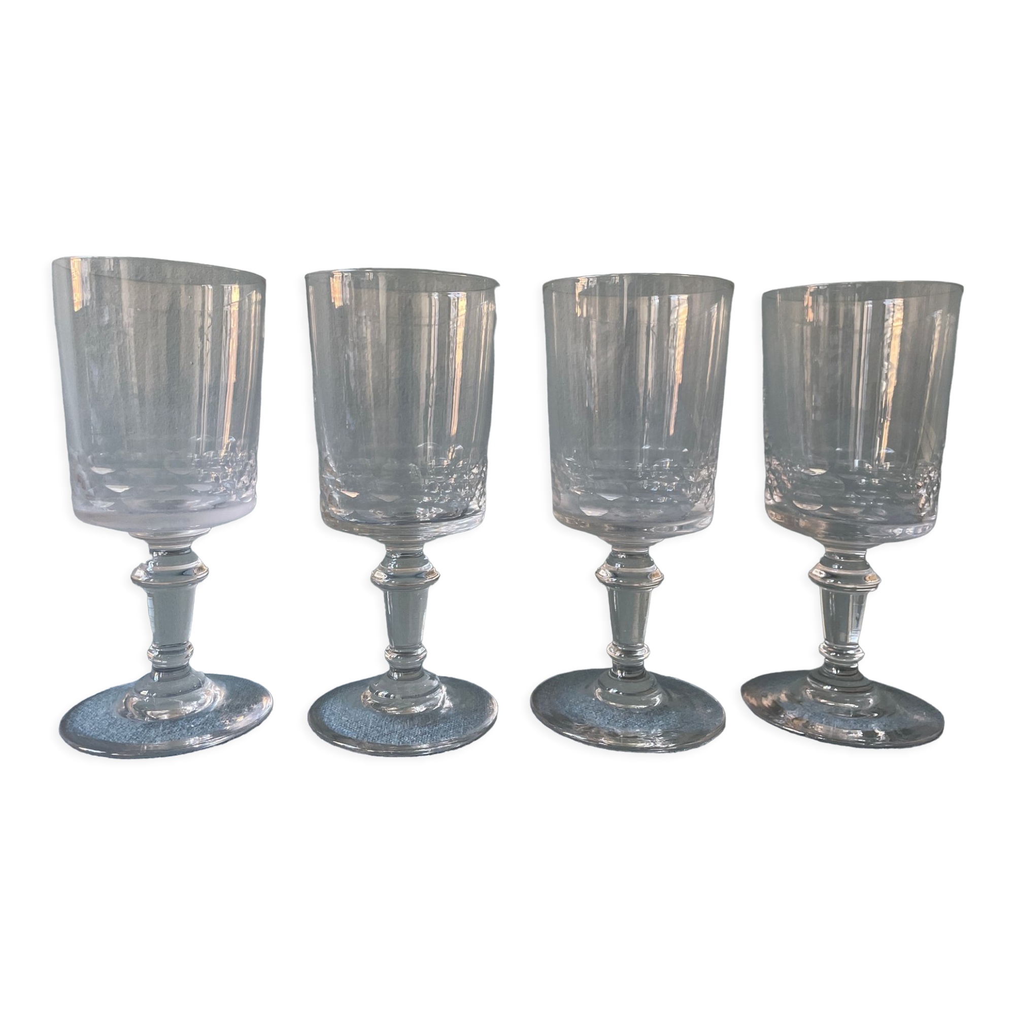 Lot de 4 verres à pieds anciens
