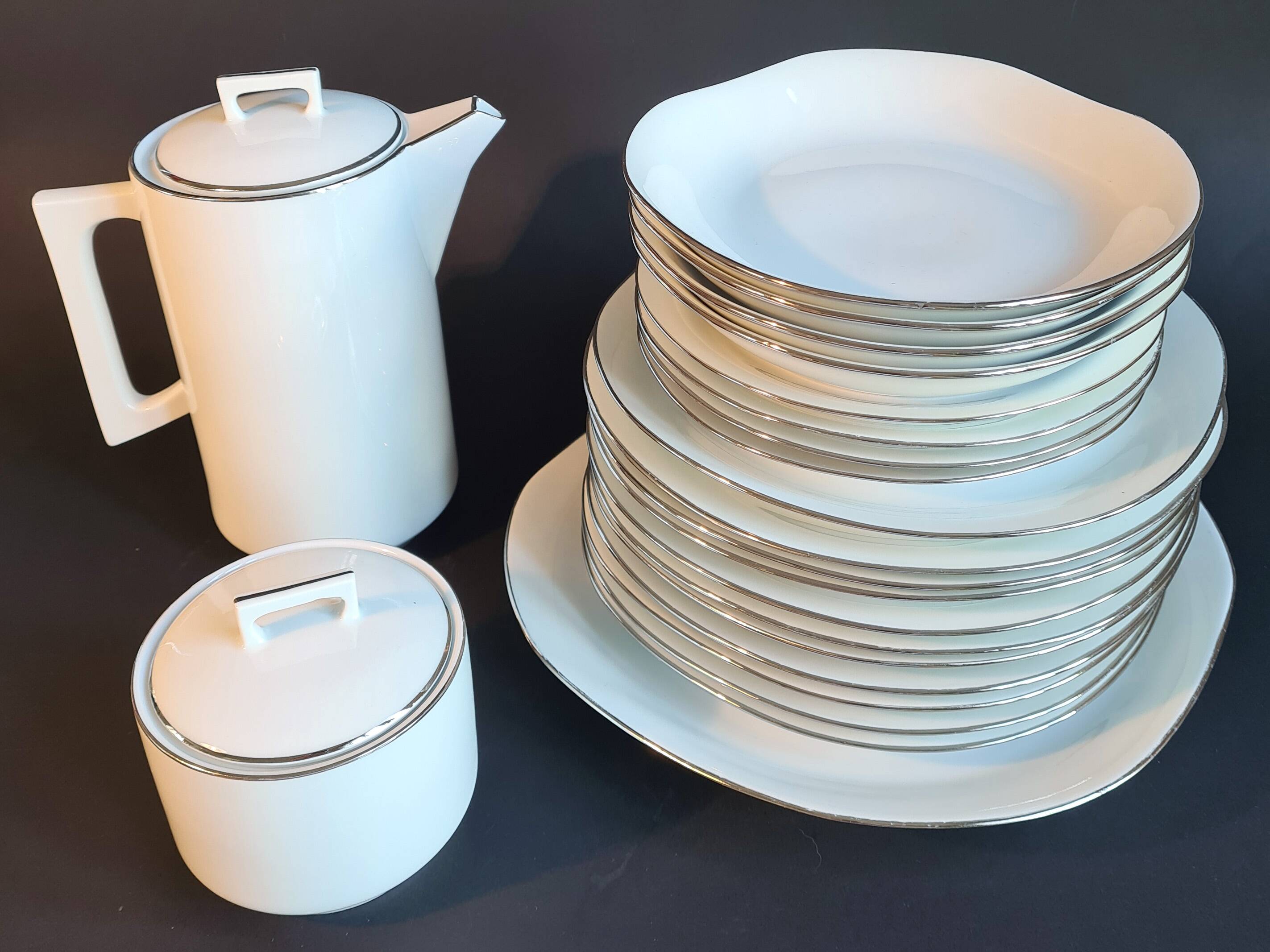 Art Deco dinner service in Fine Limoges Porcelain, signed "M&S"