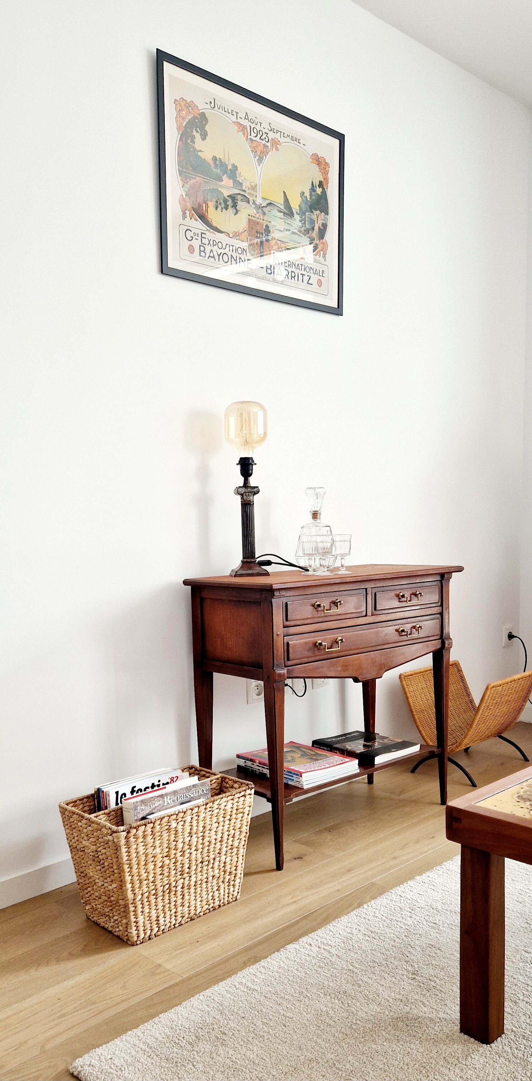 magazine holder in water hyacinth