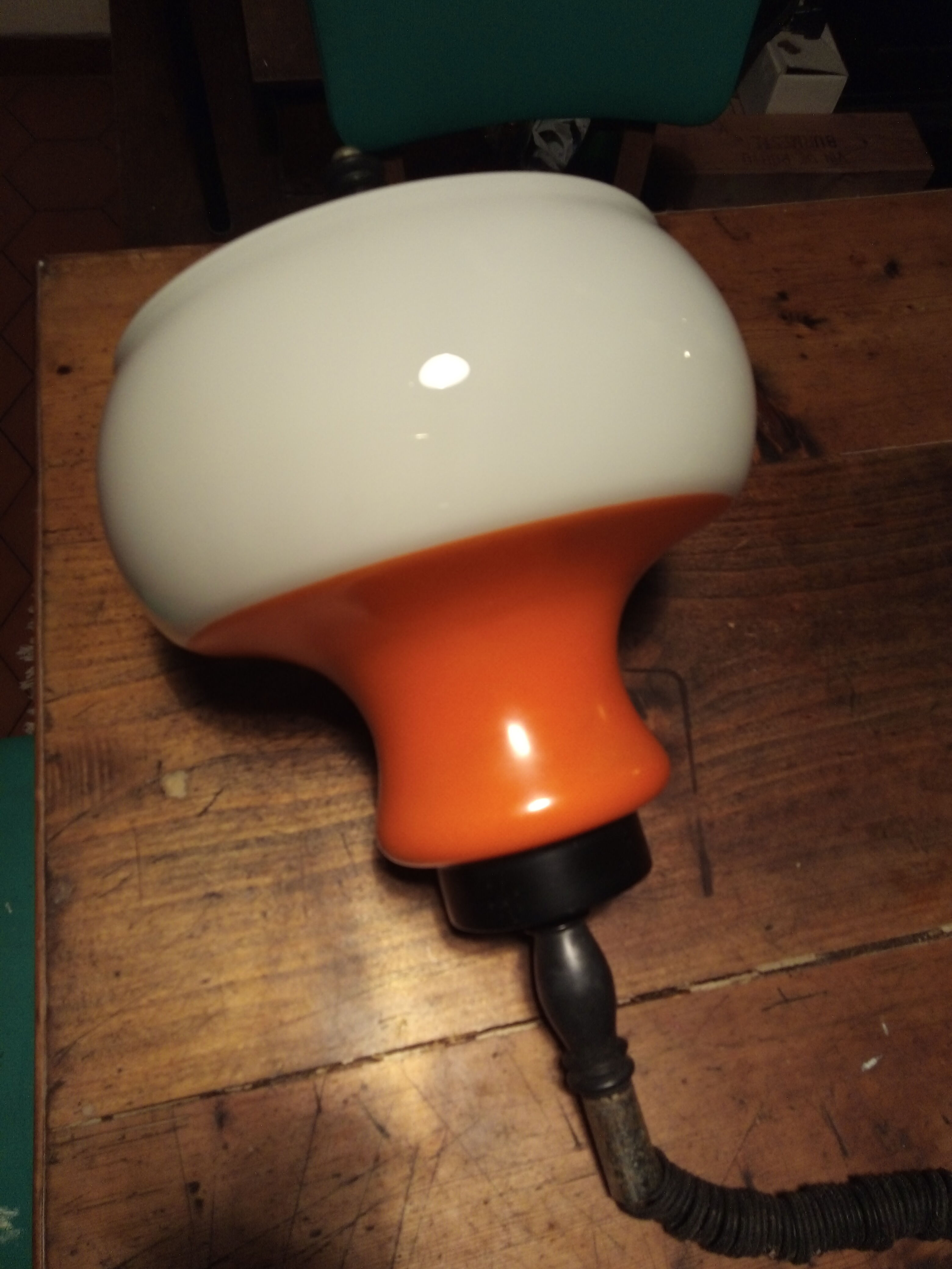 Hanging monte and drop 70's opaline