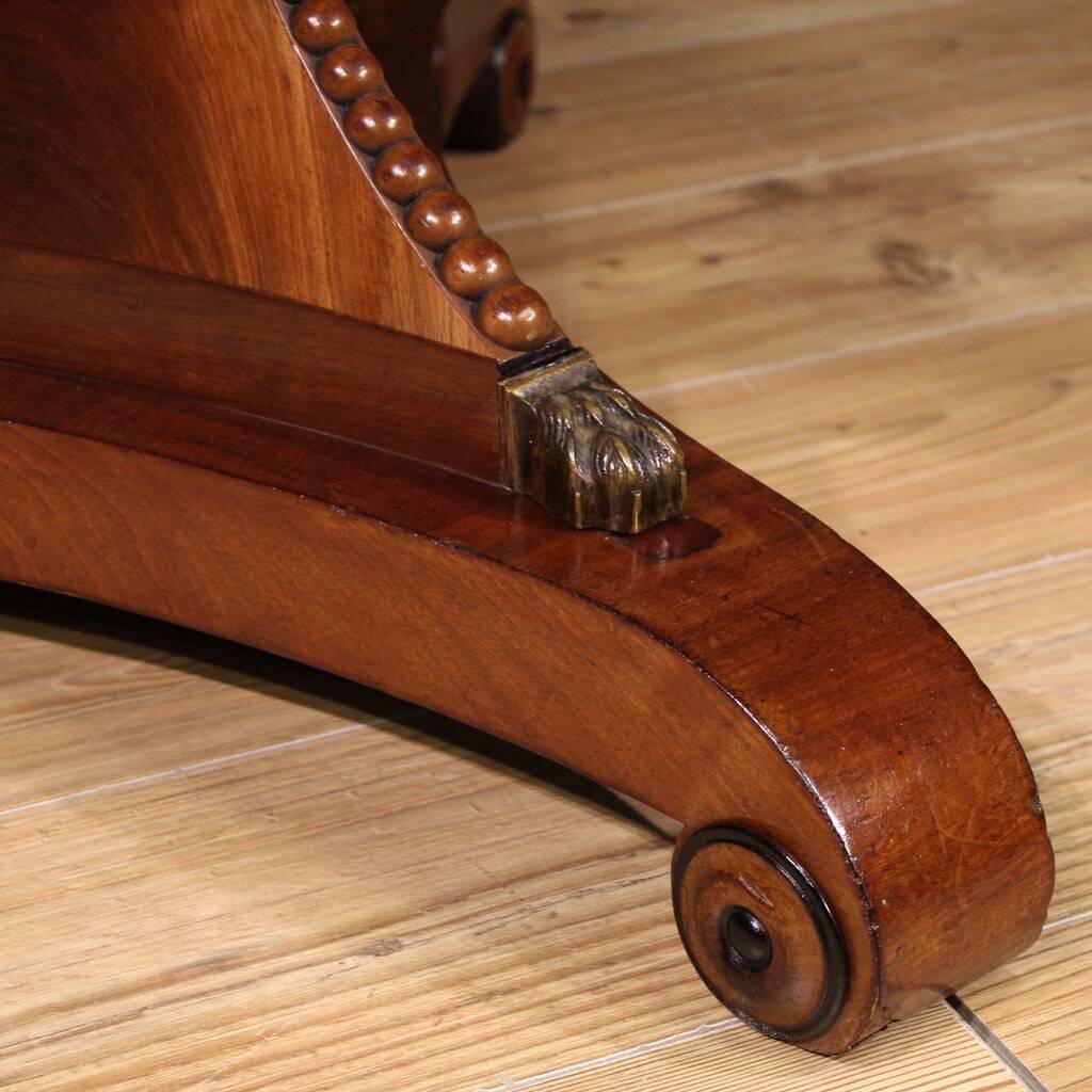 Grande table en acajou du XXe siècle