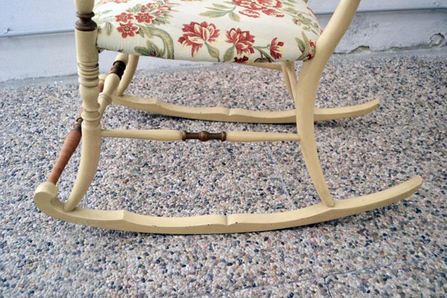 Rocking chair chiavarina vintage en frêne clair avec assise en damas, 1950