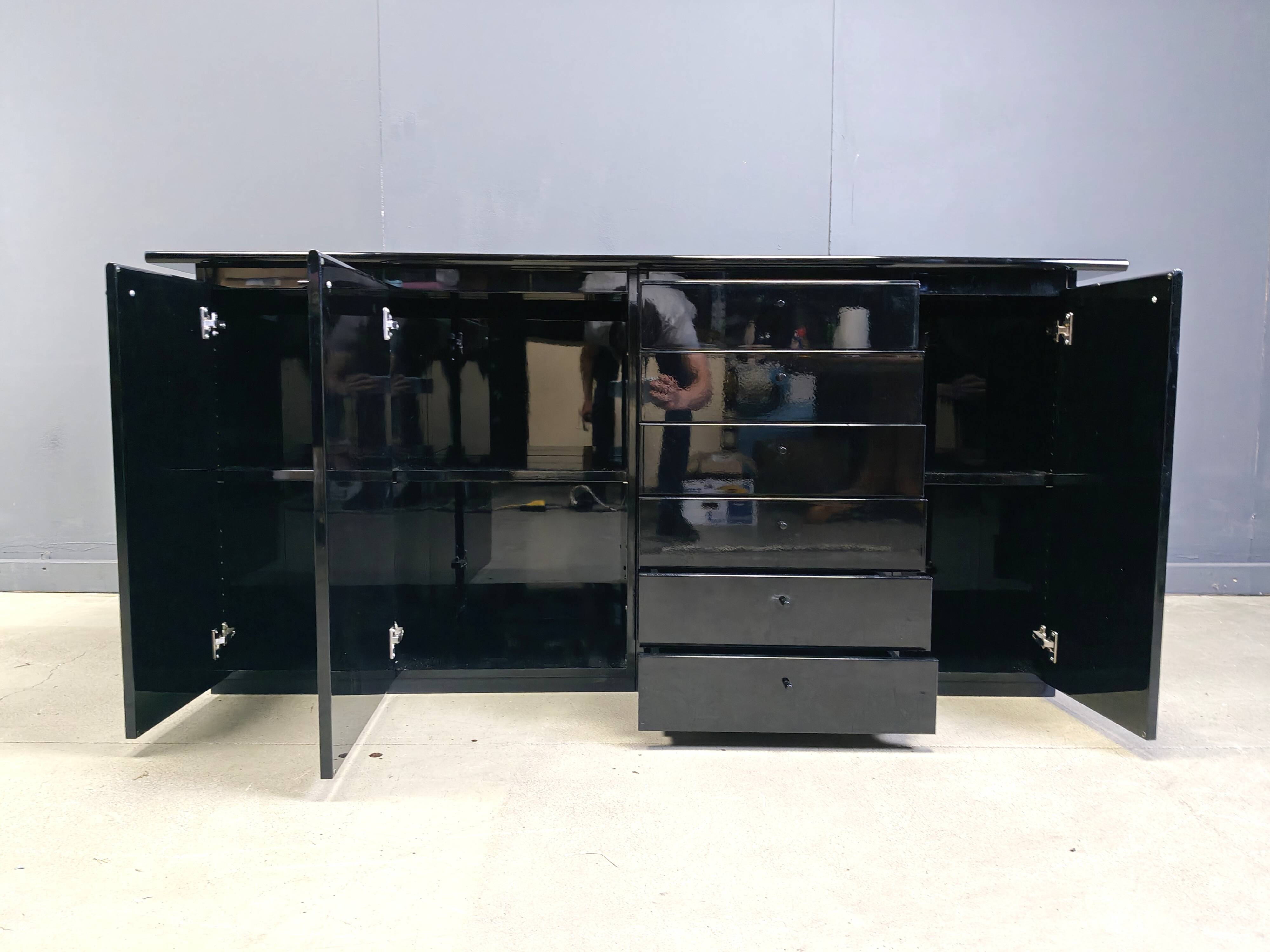 Vintage Italian Gloss sideboard, 1970s